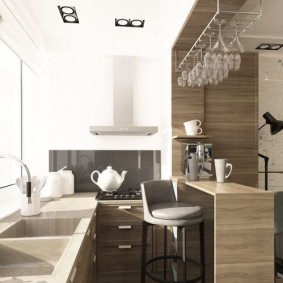 Pendentif pour verres à vin au-dessus du bar