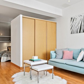 Armoire coulissante comme cloison à Odnushka