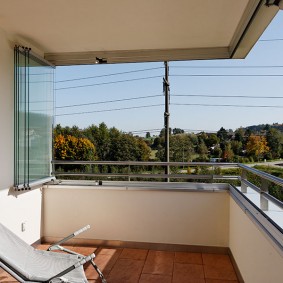 Hệ thống kính trượt không khung