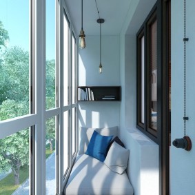 Một nơi để thư giãn trên một ban công hẹp