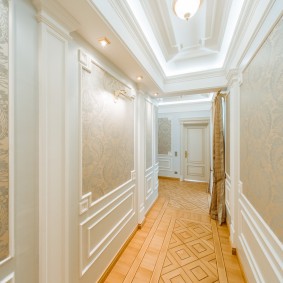 Intérieur de couloir étroit classique