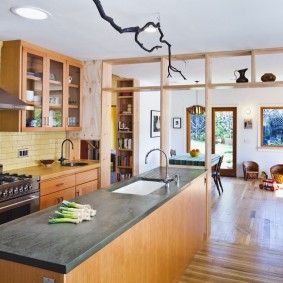 Compartimentare simplă din scânduri de lemn