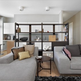 Zona de lounge cu două canapele