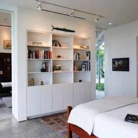 Rafturi de cărți în partiția interioară