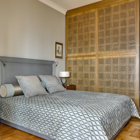 Compartimentare decorativă cu sculpturi din lemn