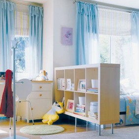 Rack jos cu picioarele subțiri