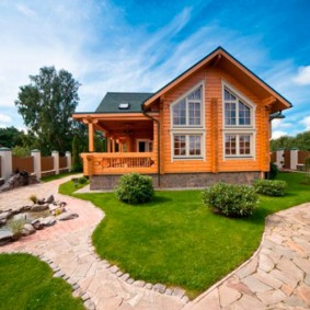 Belle maison à poutres collées