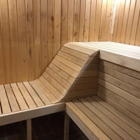 Petits bancs de hammam confortables