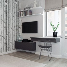 Gantung meja di ambang tingkap