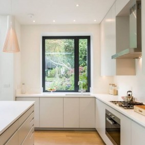 Dapur moden berwarna putih