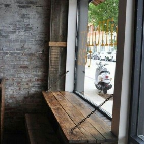 Meja lipat diperbuat daripada papan pain