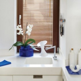 Kaunter akrilik dengan sink sink bersepadu