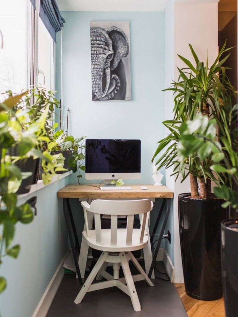 Mini-armoire sur un petit balcon