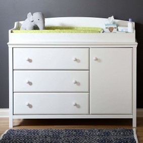 commode pour un décor de chambre d'enfant