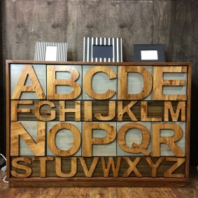 commode pour la conception d'une photo de chambre d'enfant