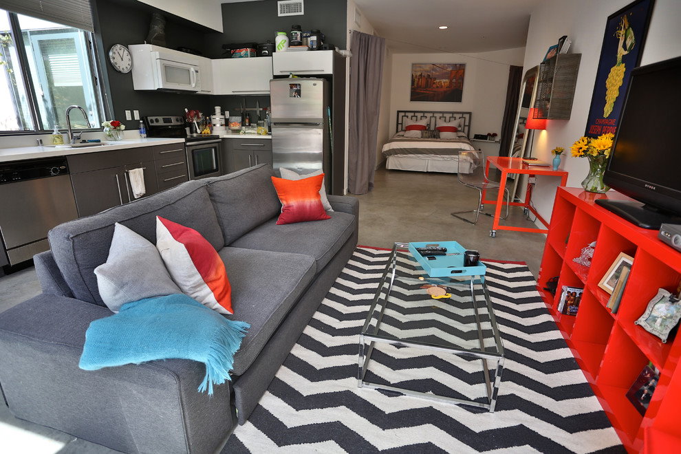 Accents rouges à l'intérieur odnushki