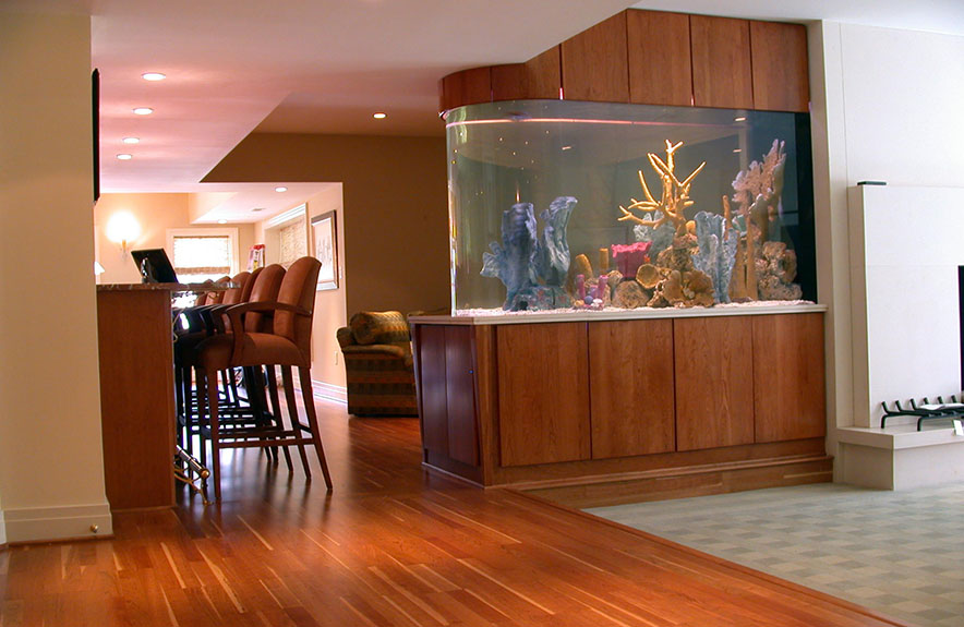 Akuarium Air Terjun dengan Terumbu Karang