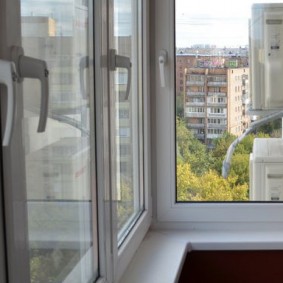 กระจกระเบียงและตัวเลือกภาพถ่าย loggias