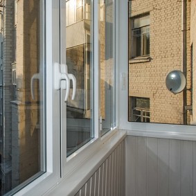 ระเบียงกระจกและความคิด loggias