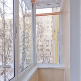 ทำมันด้วยตนเองกระจกระเบียงและ loggias