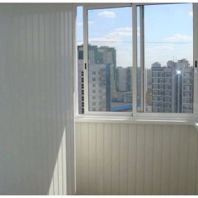 กระจกระเบียงและ loggias ในอพาร์ตเมนต์