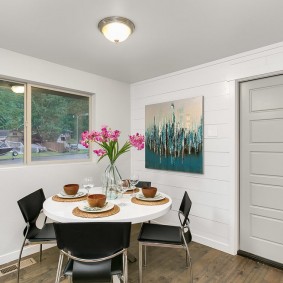 pintu kelabu dalam idea dalaman apartmen