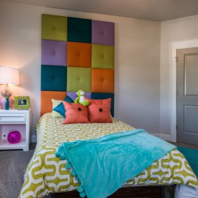 pintu kelabu dalam reka bentuk foto pangsapuri