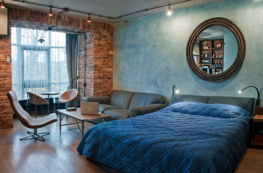 Mur de briques entre la chambre et le balcon