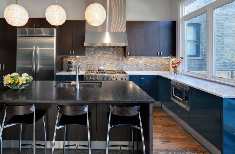 Countertop batu bukannya tingkap tingkap di dapur