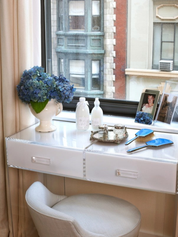 Sill dressing table dengan laci