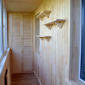 Bao phủ ban công với một lớp lót bằng gỗ