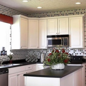 papier peint en vinyle à l'intérieur de la cuisine