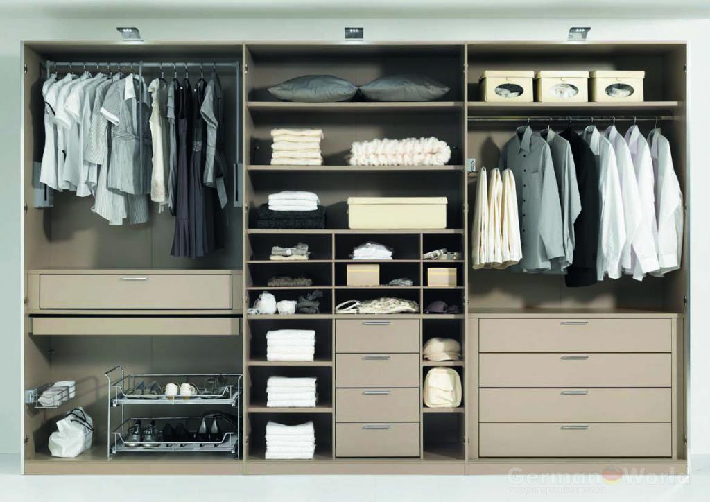 armoire dans la chambre